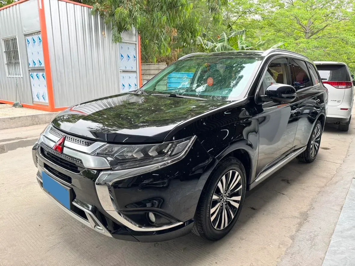 2021 Mitsubishi Outlander 2.4L 192HP L4 CVT,autocango,china used car exporter,china ev exporter,chinese used car exporter,chinese used ev exporter