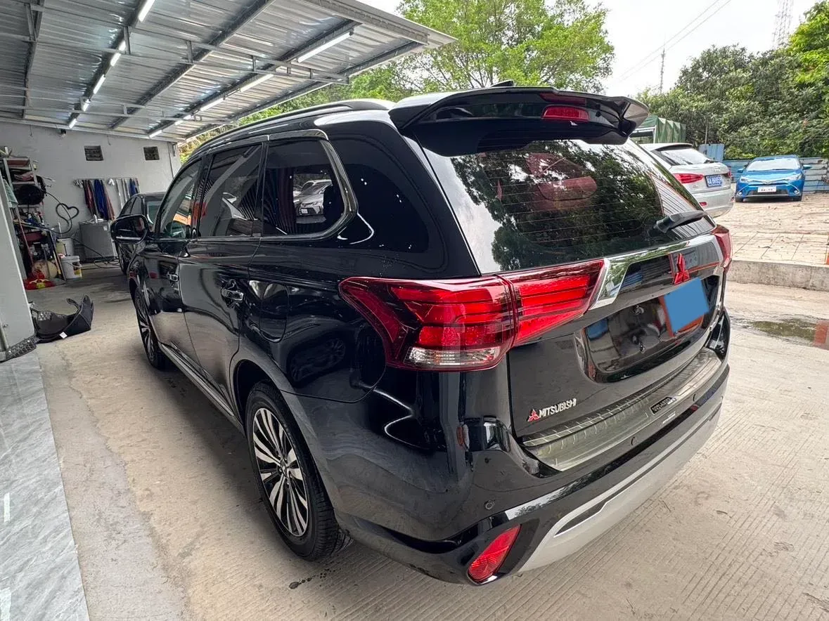 2021 Mitsubishi Outlander 2.4L 192HP L4 CVT,autocango,china used car exporter,china ev exporter,chinese used car exporter,chinese used ev exporter