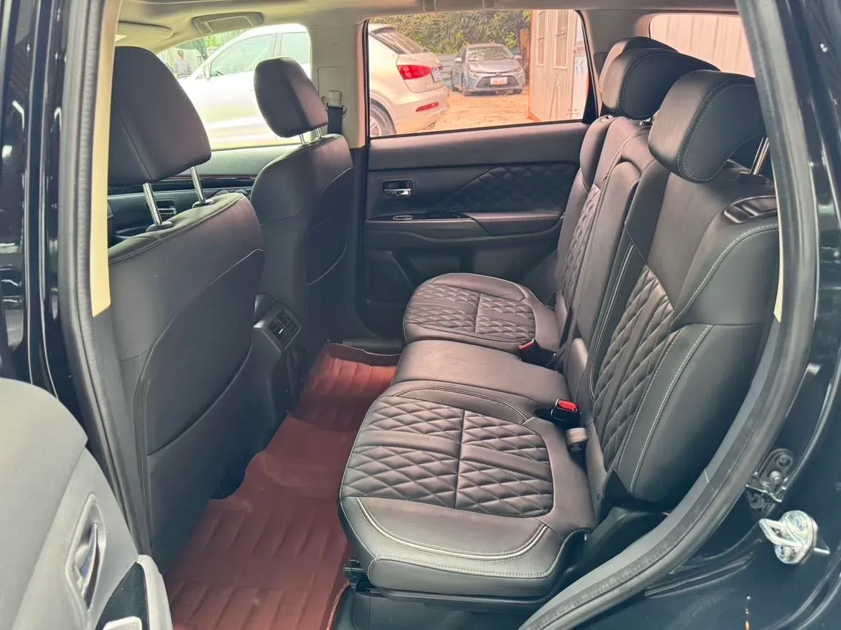 2021 Mitsubishi Outlander 2.4L 192HP L4 CVT,autocango,china used car exporter,china ev exporter,chinese used car exporter,chinese used ev exporter