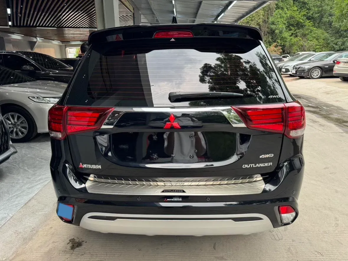 2021 Mitsubishi Outlander 2.4L 192HP L4 CVT,autocango,china used car exporter,china ev exporter,chinese used car exporter,chinese used ev exporter