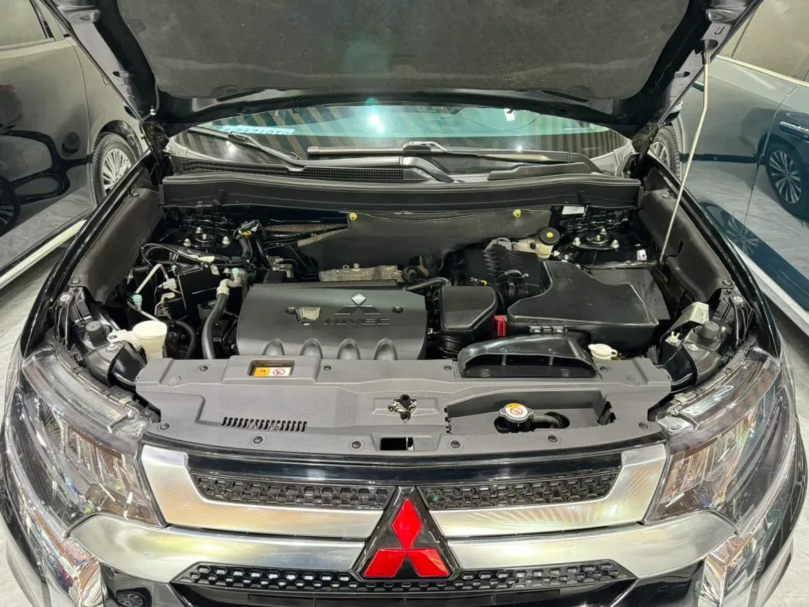 2021 Mitsubishi Outlander 2.4L 192HP L4 CVT,autocango,china used car exporter,china ev exporter,chinese used car exporter,chinese used ev exporter