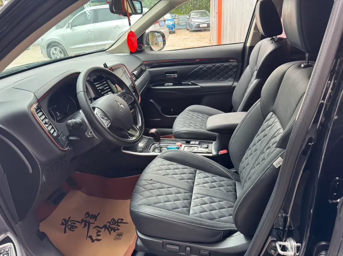 2021 Mitsubishi Outlander 2.4L 192HP L4 CVT,autocango,china used car exporter,china ev exporter,chinese used car exporter,chinese used ev exporter