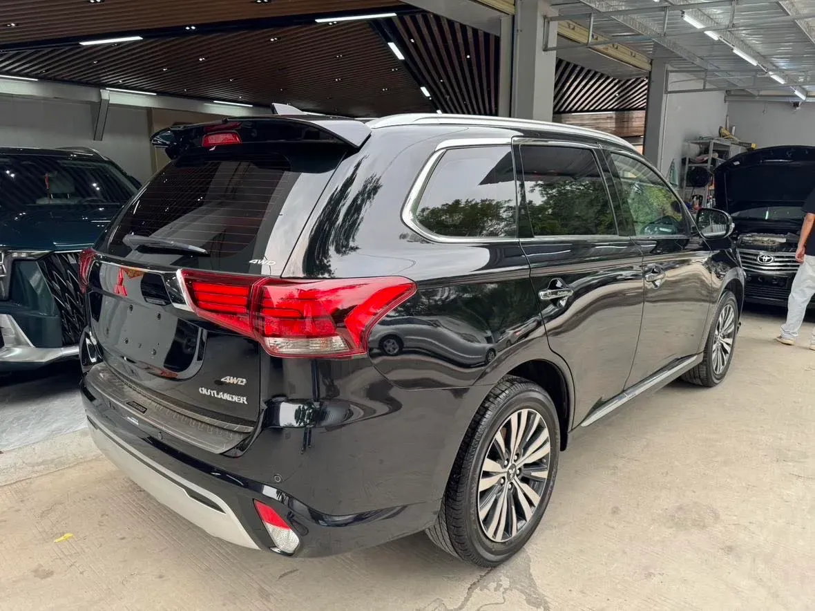 2021 Mitsubishi Outlander 2.4L 192HP L4 CVT,autocango,china used car exporter,china ev exporter,chinese used car exporter,chinese used ev exporter