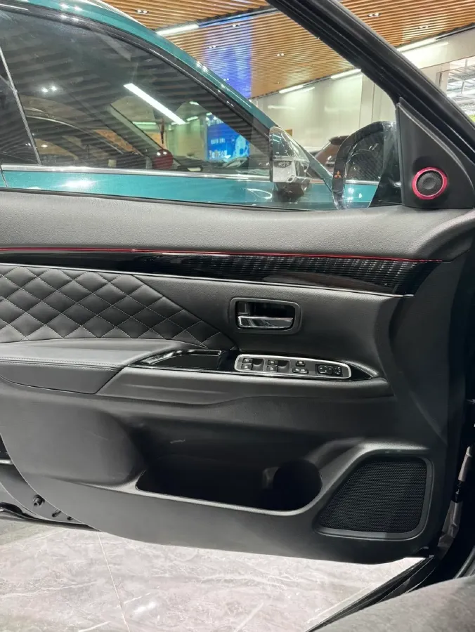 2021 Mitsubishi Outlander 2.4L 192HP L4 CVT,autocango,china used car exporter,china ev exporter,chinese used car exporter,chinese used ev exporter