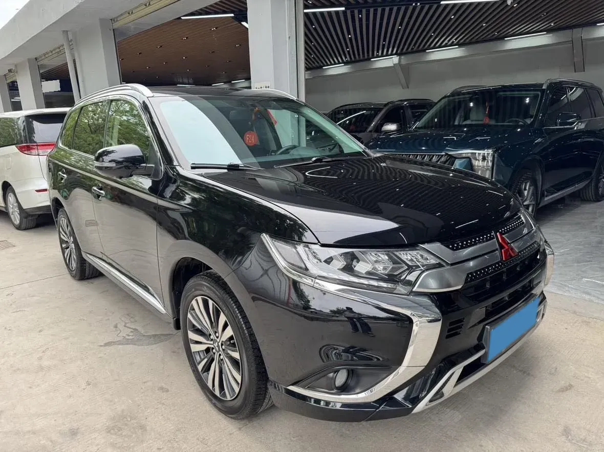 2021 Mitsubishi Outlander 2.4L 192HP L4 CVT,autocango,china used car exporter,china ev exporter,chinese used car exporter,chinese used ev exporter