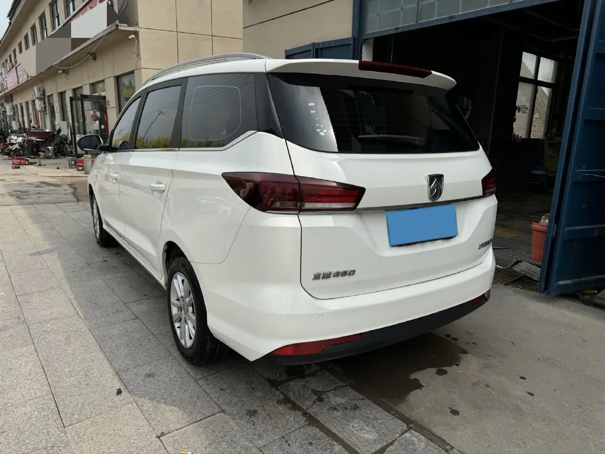 2018 BaoJun 360 1.5L 112HP L4 6MT,autocango,china used car exporter,china ev exporter,chinese used car exporter,chinese used ev exporter