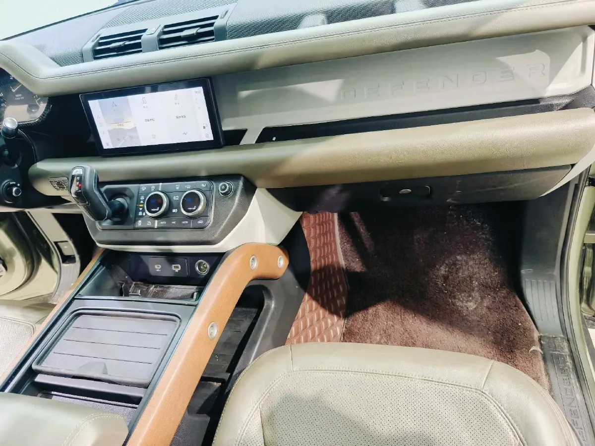 2021 Land Rover Defender 3.0T 400HP L6 8AT,autocango,china used car exporter,china ev exporter,chinese used car exporter,chinese used ev exporter