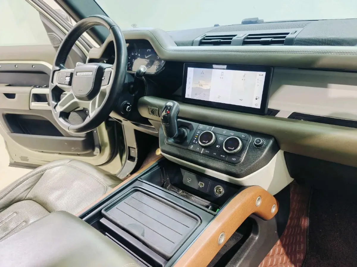 2021 Land Rover Defender 3.0T 400HP L6 8AT,autocango,china used car exporter,china ev exporter,chinese used car exporter,chinese used ev exporter