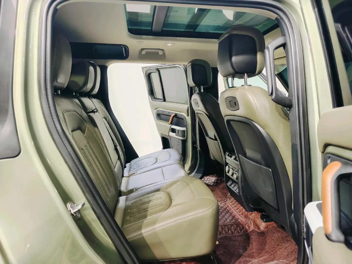 2021 Land Rover Defender 3.0T 400HP L6 8AT,autocango,china used car exporter,china ev exporter,chinese used car exporter,chinese used ev exporter