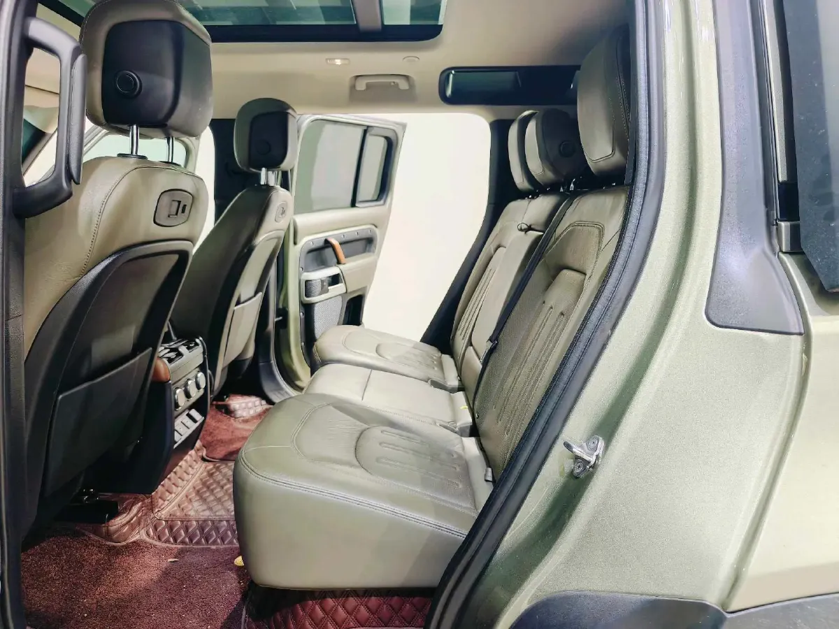 2021 Land Rover Defender 3.0T 400HP L6 8AT,autocango,china used car exporter,china ev exporter,chinese used car exporter,chinese used ev exporter