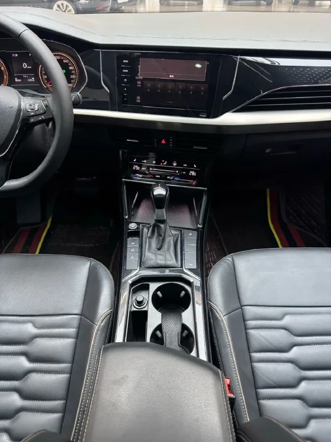 2020 Volkswagen Passat 2.0T 186HP L4 7DCT,autocango,china used car exporter,china ev exporter,chinese used car exporter,chinese used ev exporter