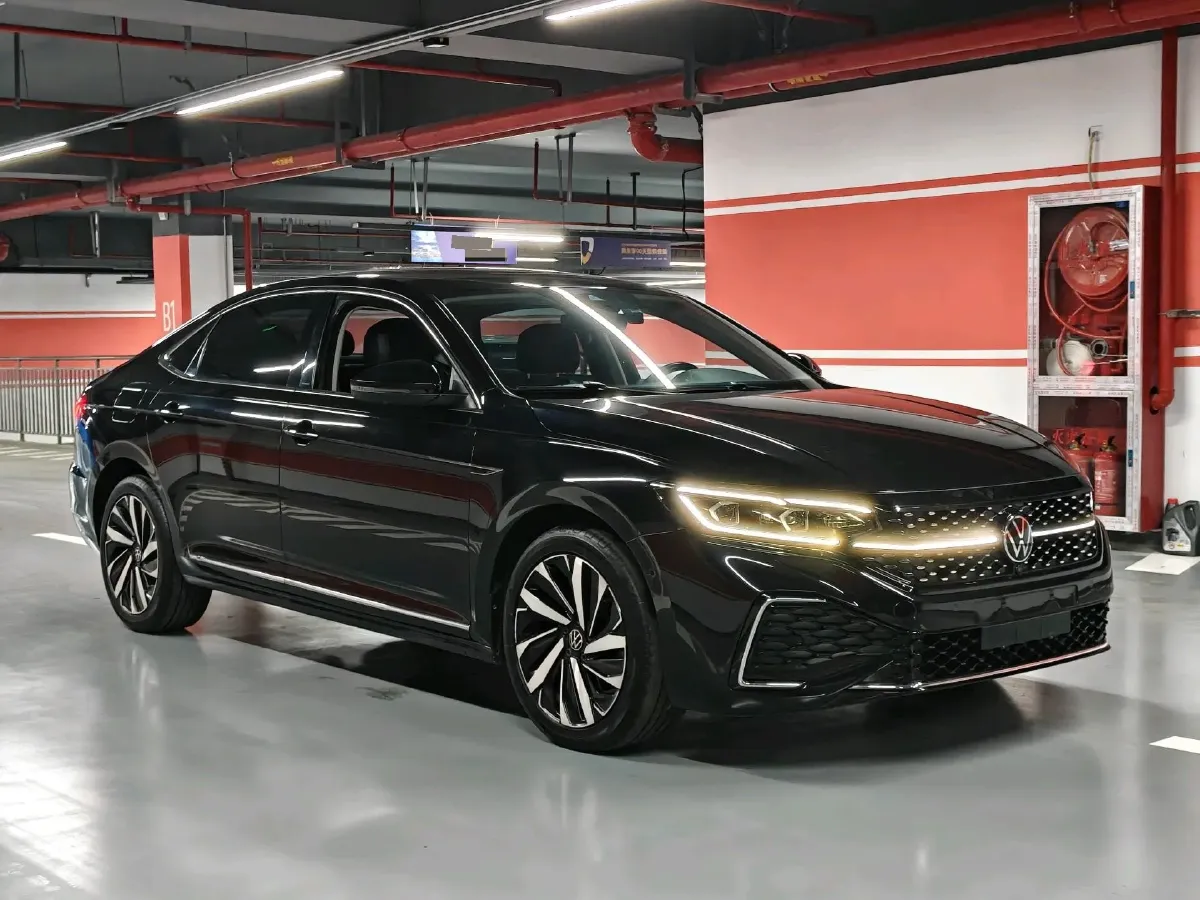 2021 Volkswagen Passat 2.0T 186HP L4 7DCT,autocango,china used car exporter,china ev exporter,chinese used car exporter,chinese used ev exporter