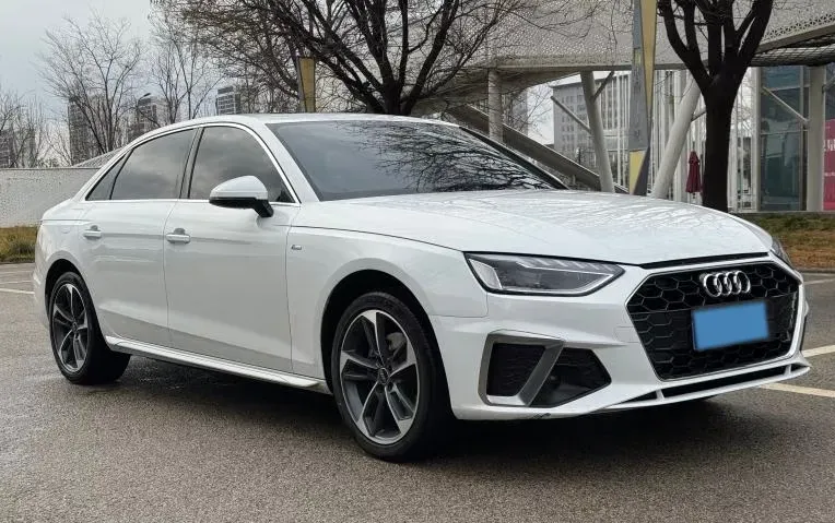 2024 Audi A4L 2.0T 190HP L4 7DCT,autocango,china used car exporter,china ev exporter,chinese used car exporter,chinese used ev exporter