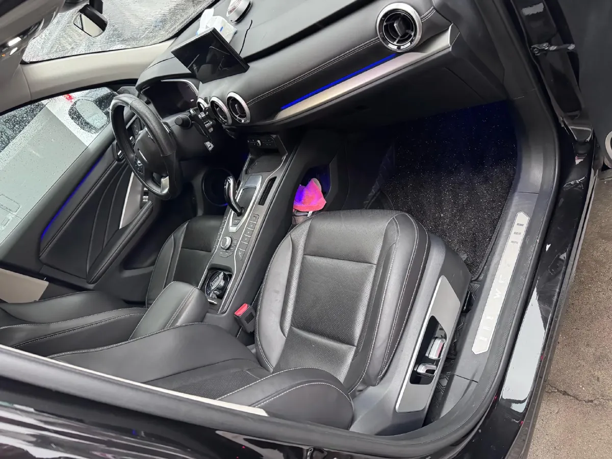 2021 WEY VV6 2.0T 227HP L4 7DCT,autocango,china used car exporter,china ev exporter,chinese used car exporter,chinese used ev exporter