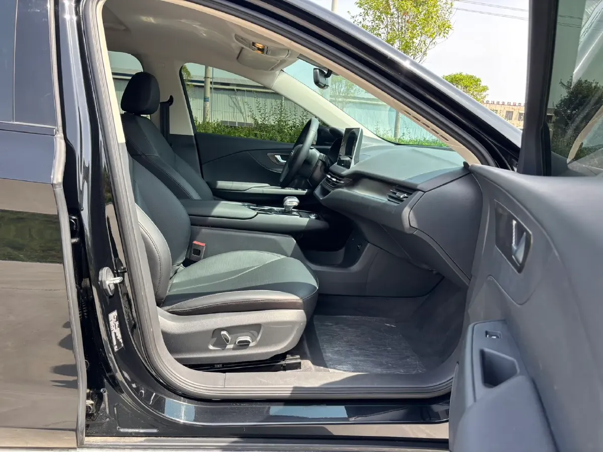 2022 HongQi E-QM5 BEV 54KWH,autocango,china used car exporter,china ev exporter,chinese used car exporter,chinese used ev exporter