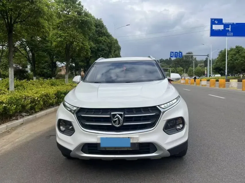 2017 BaoJun 310W 1.5L 105HP L4 6MT,autocango,china used car exporter,china ev exporter,chinese used car exporter,chinese used ev exporter