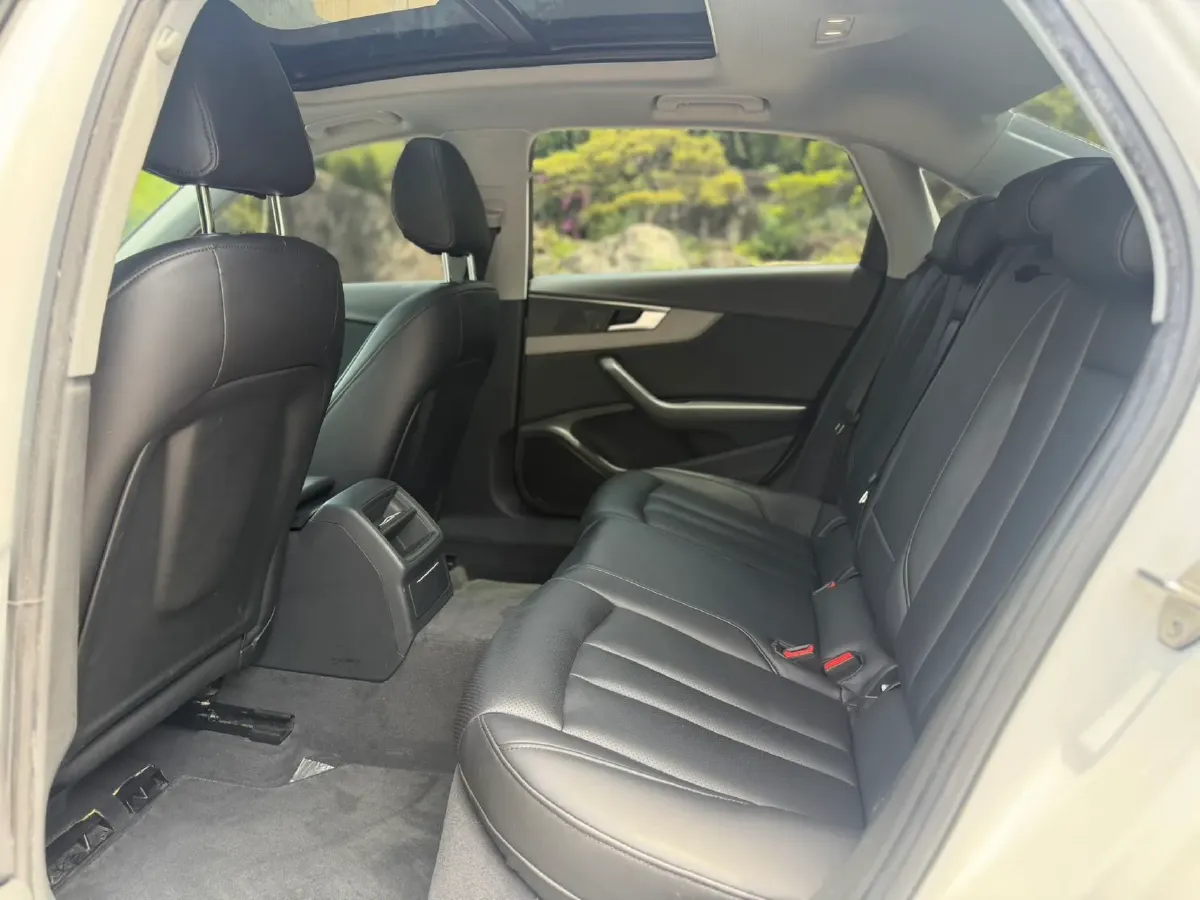 2019 Audi A4L 2.0T 190HP L4 7DCT,autocango,china used car exporter,china ev exporter,chinese used car exporter,chinese used ev exporter