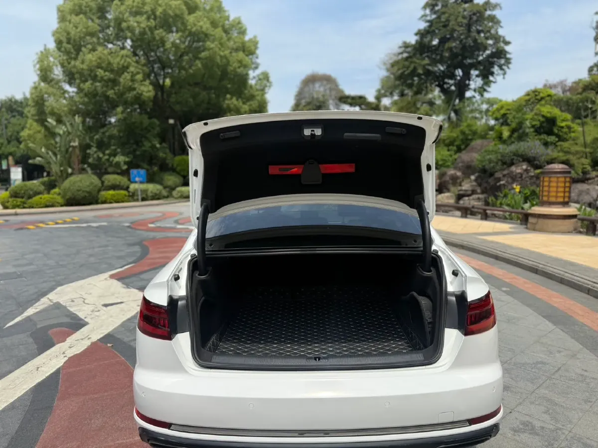 2019 Audi A4L 2.0T 190HP L4 7DCT,autocango,china used car exporter,china ev exporter,chinese used car exporter,chinese used ev exporter