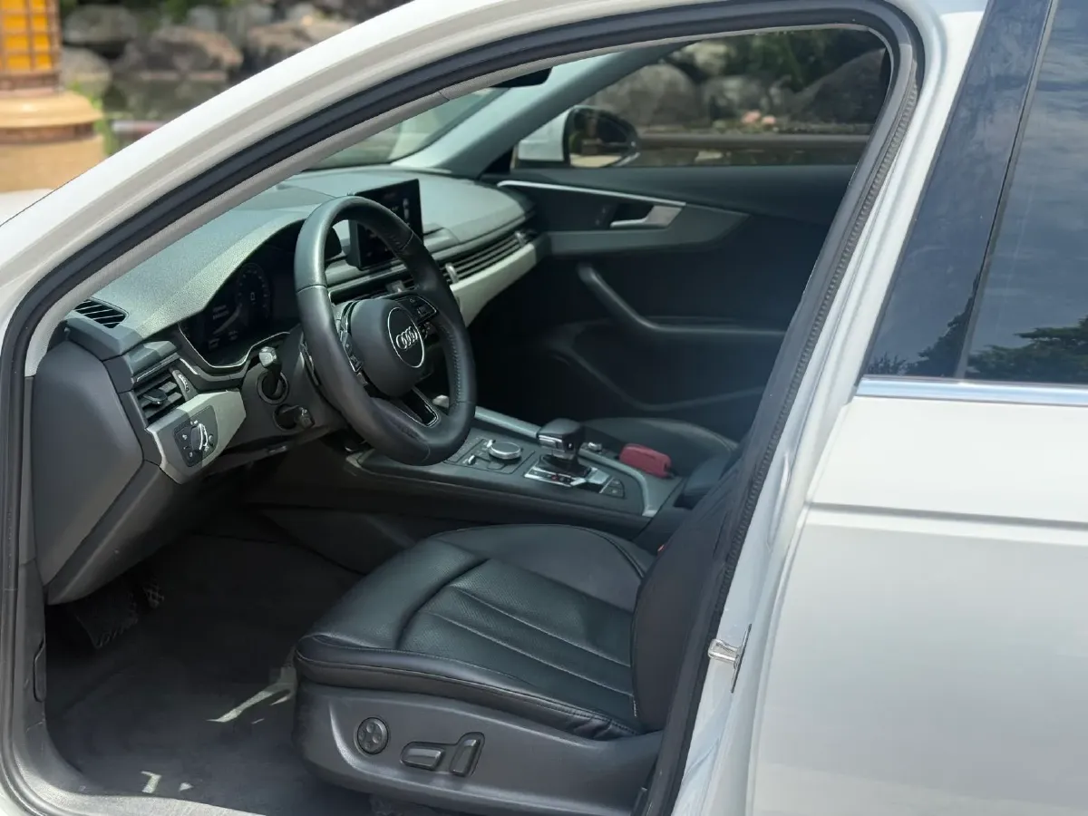 2019 Audi A4L 2.0T 190HP L4 7DCT,autocango,china used car exporter,china ev exporter,chinese used car exporter,chinese used ev exporter