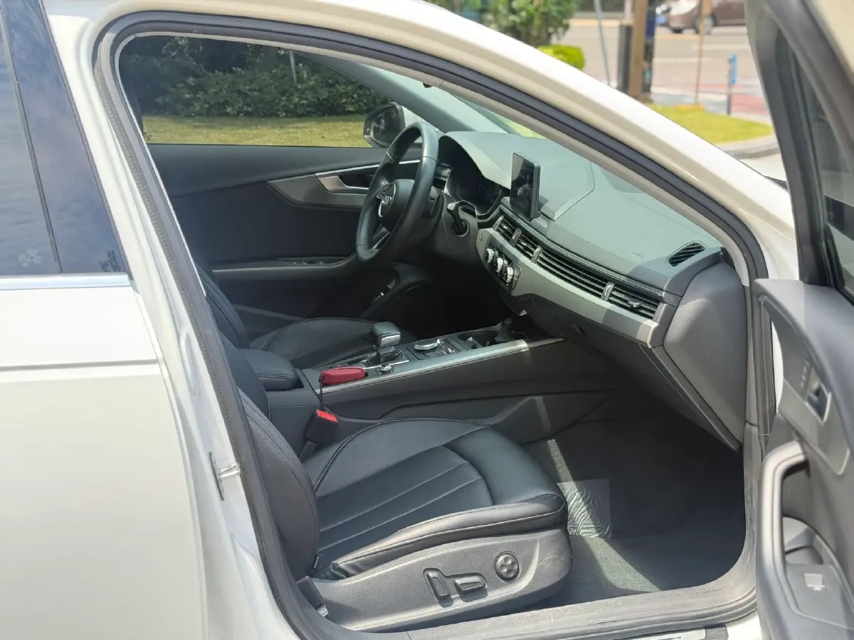 2019 Audi A4L 2.0T 190HP L4 7DCT,autocango,china used car exporter,china ev exporter,chinese used car exporter,chinese used ev exporter