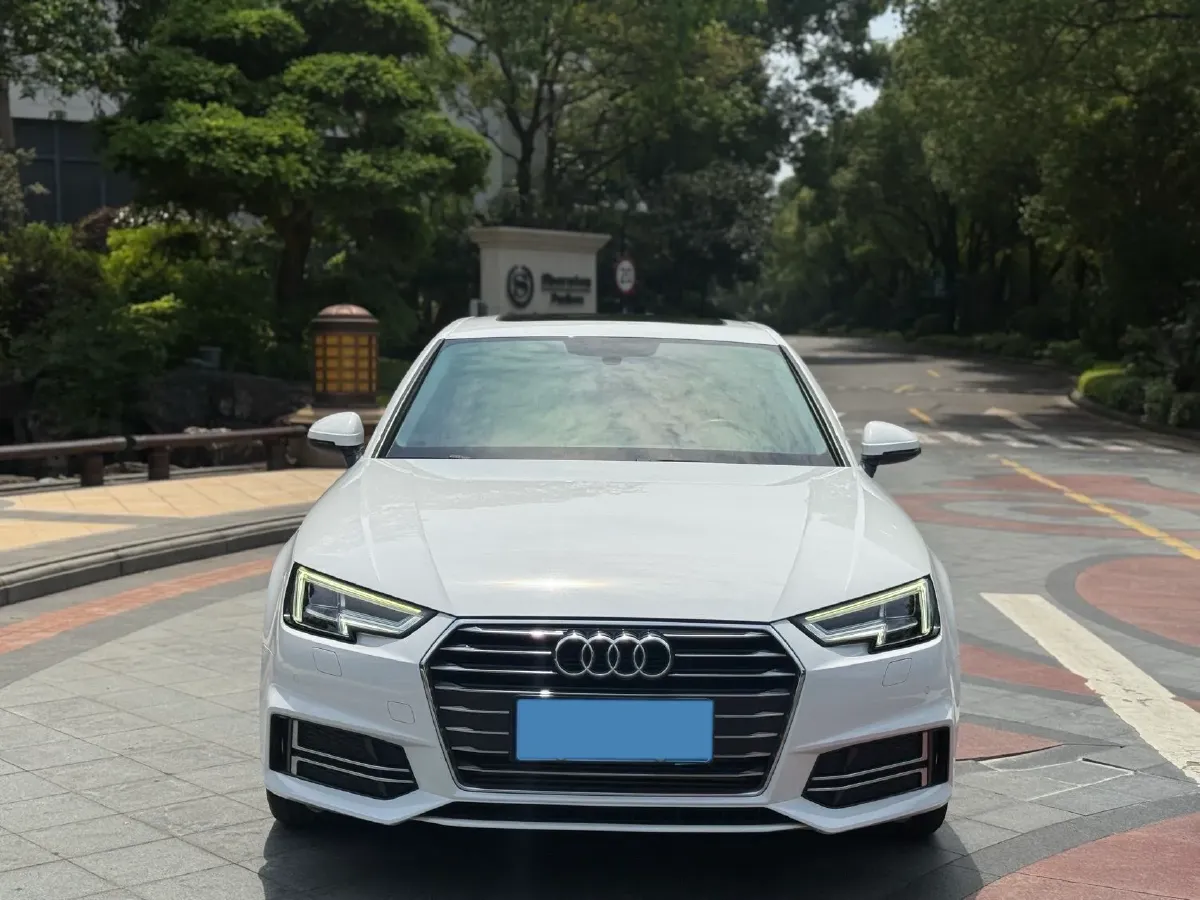 2019 Audi A4L 2.0T 190HP L4 7DCT,autocango,china used car exporter,china ev exporter,chinese used car exporter,chinese used ev exporter