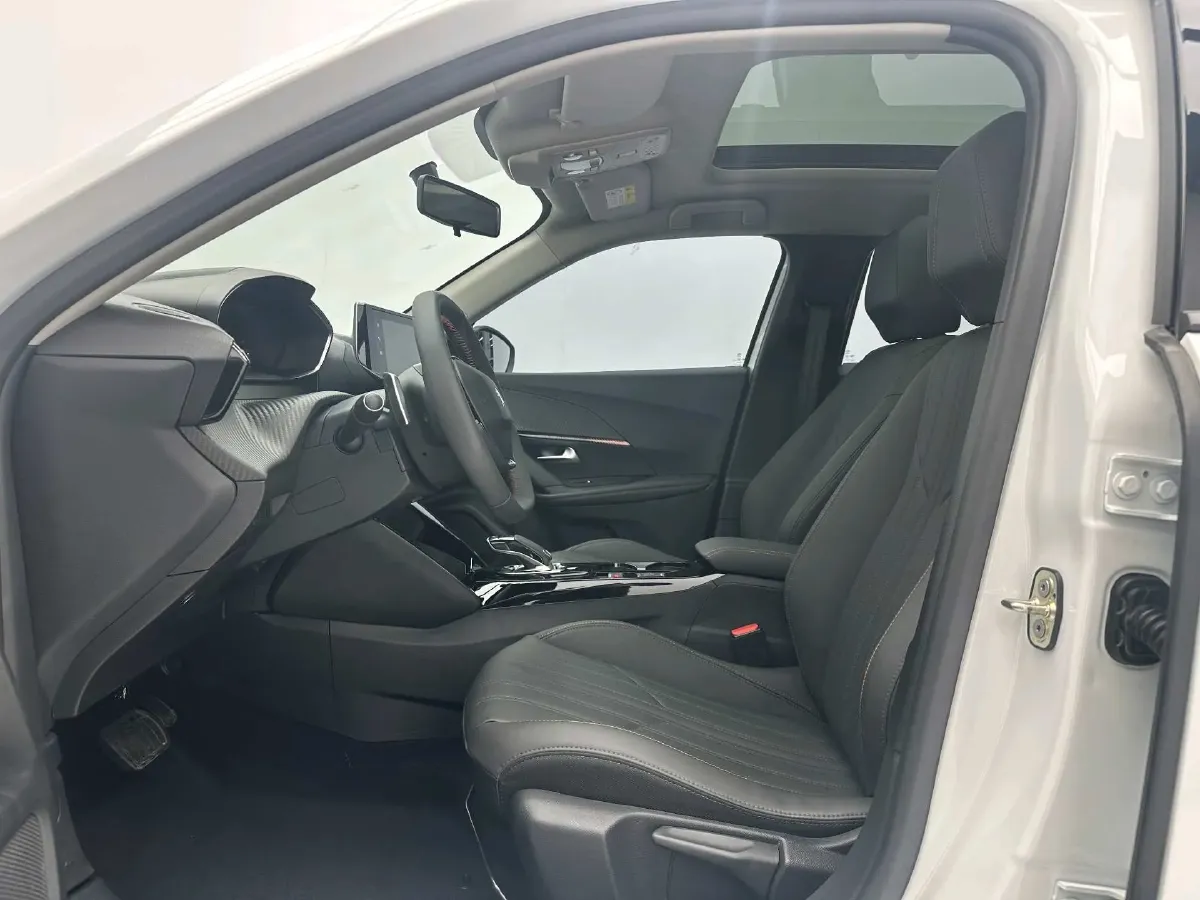 2022 Peugeot 2008 1.2T 136HP L3 6DCT,autocango,china used car exporter,china ev exporter,chinese used car exporter,chinese used ev exporter