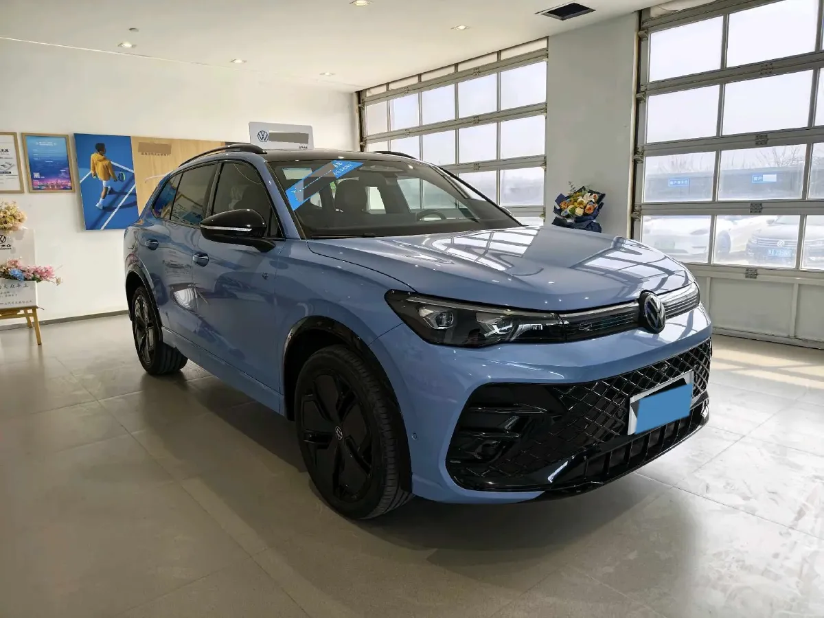 2024 Volkswagen Tiguan L 2.0T 220HP L4 7DCT,autocango,china used car exporter,china ev exporter,chinese used car exporter,chinese used ev exporter