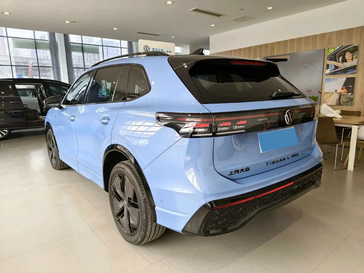 2024 Volkswagen Tiguan L 2.0T 220HP L4 7DCT,autocango,china used car exporter,china ev exporter,chinese used car exporter,chinese used ev exporter