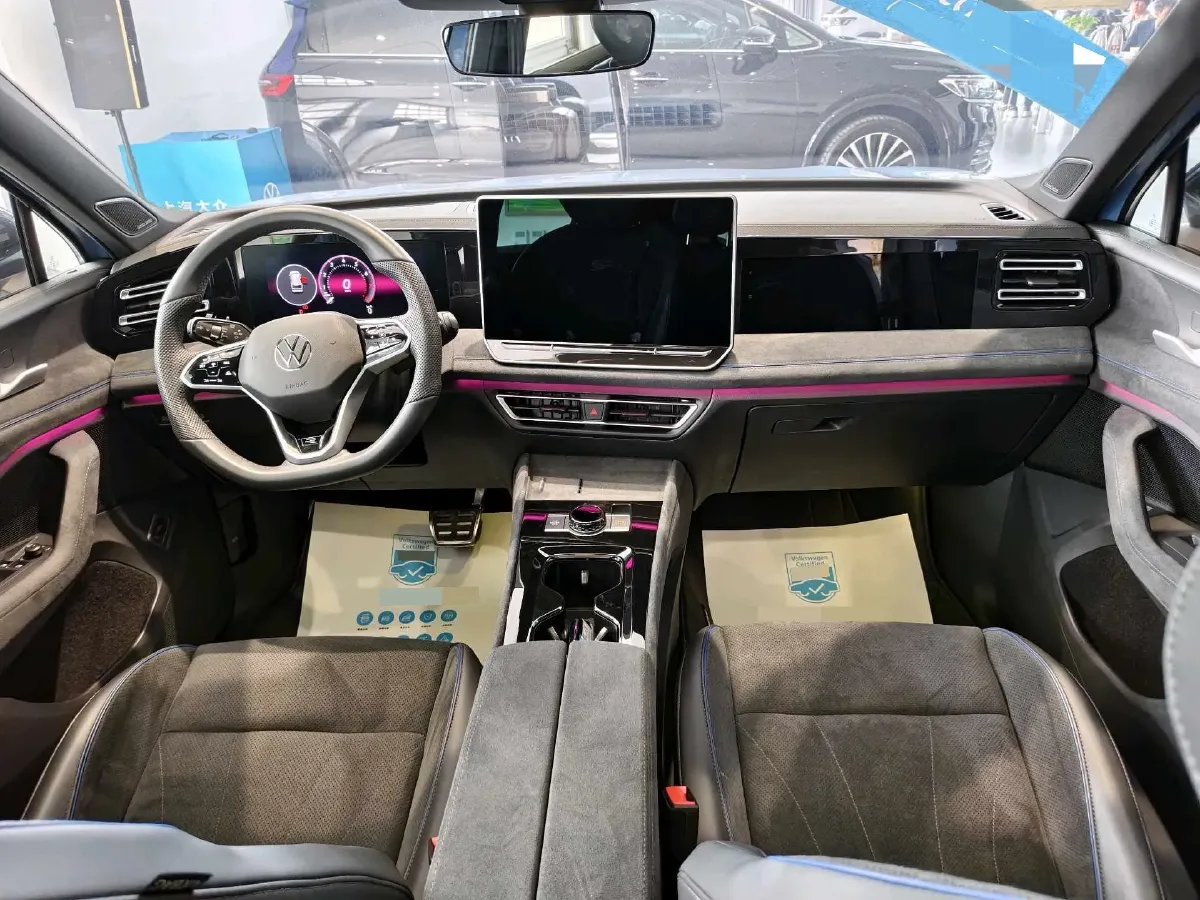 2024 Volkswagen Tiguan L 2.0T 220HP L4 7DCT,autocango,china used car exporter,china ev exporter,chinese used car exporter,chinese used ev exporter