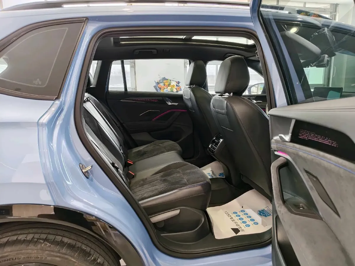 2024 Volkswagen Tiguan L 2.0T 220HP L4 7DCT,autocango,china used car exporter,china ev exporter,chinese used car exporter,chinese used ev exporter