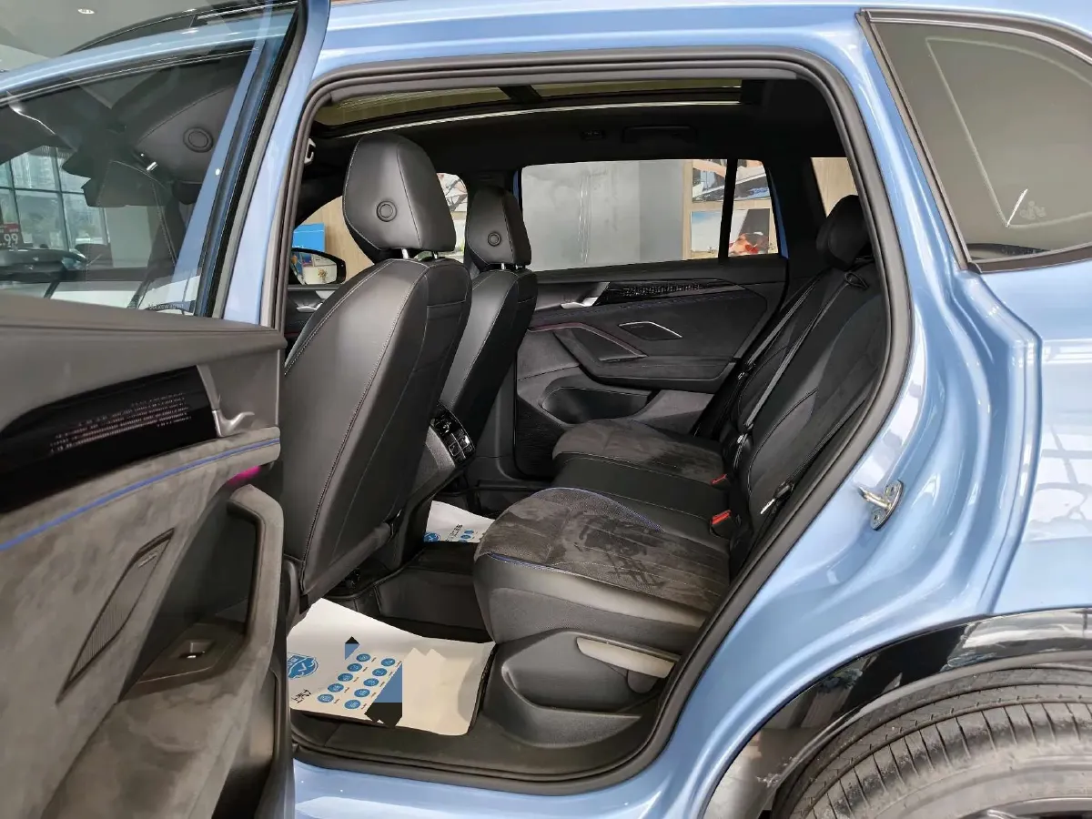 2024 Volkswagen Tiguan L 2.0T 220HP L4 7DCT,autocango,china used car exporter,china ev exporter,chinese used car exporter,chinese used ev exporter