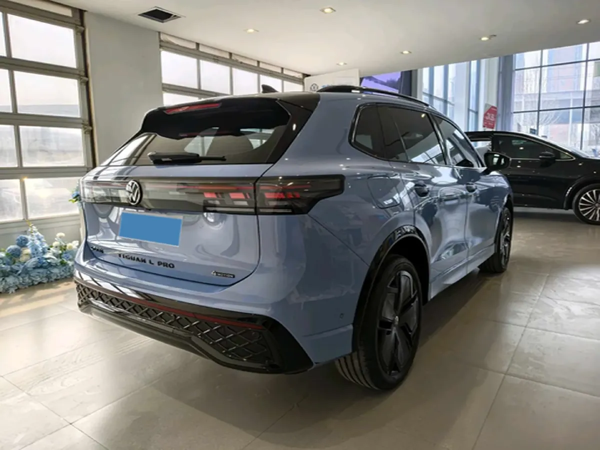 2024 Volkswagen Tiguan L 2.0T 220HP L4 7DCT,autocango,china used car exporter,china ev exporter,chinese used car exporter,chinese used ev exporter