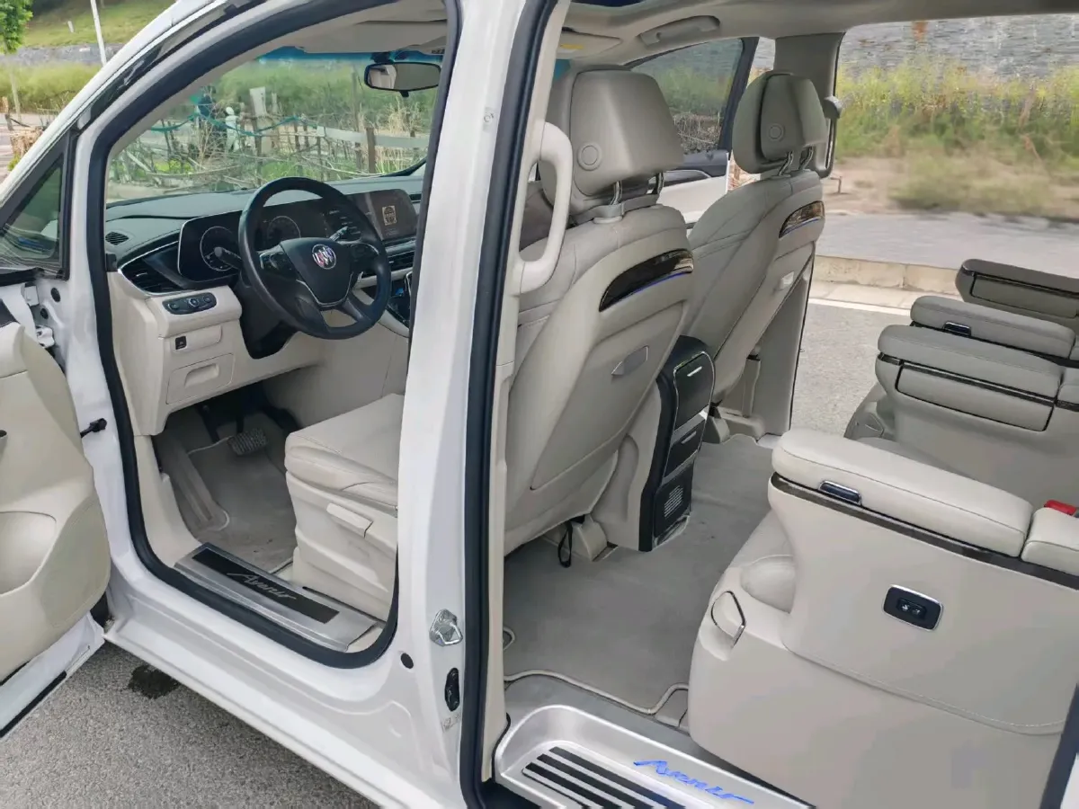 2022 Buick GL8 2.0T 237HP L4 9AT,autocango,china used car exporter,china ev exporter,chinese used car exporter,chinese used ev exporter