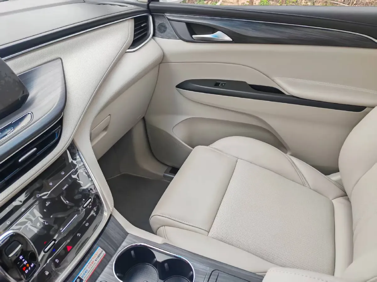 2022 Buick GL8 2.0T 237HP L4 9AT,autocango,china used car exporter,china ev exporter,chinese used car exporter,chinese used ev exporter