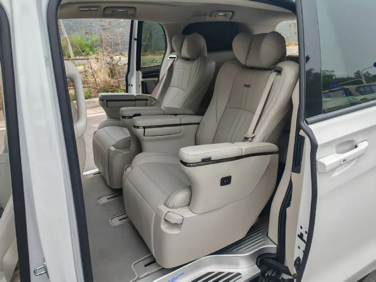 2022 Buick GL8 2.0T 237HP L4 9AT,autocango,china used car exporter,china ev exporter,chinese used car exporter,chinese used ev exporter