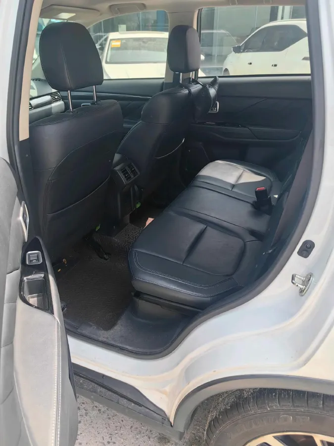 2019 Mitsubishi Outlander 2.0L 166HP L4 CVT,autocango,china used car exporter,china ev exporter,chinese used car exporter,chinese used ev exporter