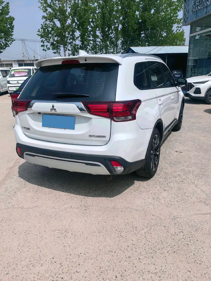 2019 Mitsubishi Outlander 2.0L 166HP L4 CVT,autocango,china used car exporter,china ev exporter,chinese used car exporter,chinese used ev exporter