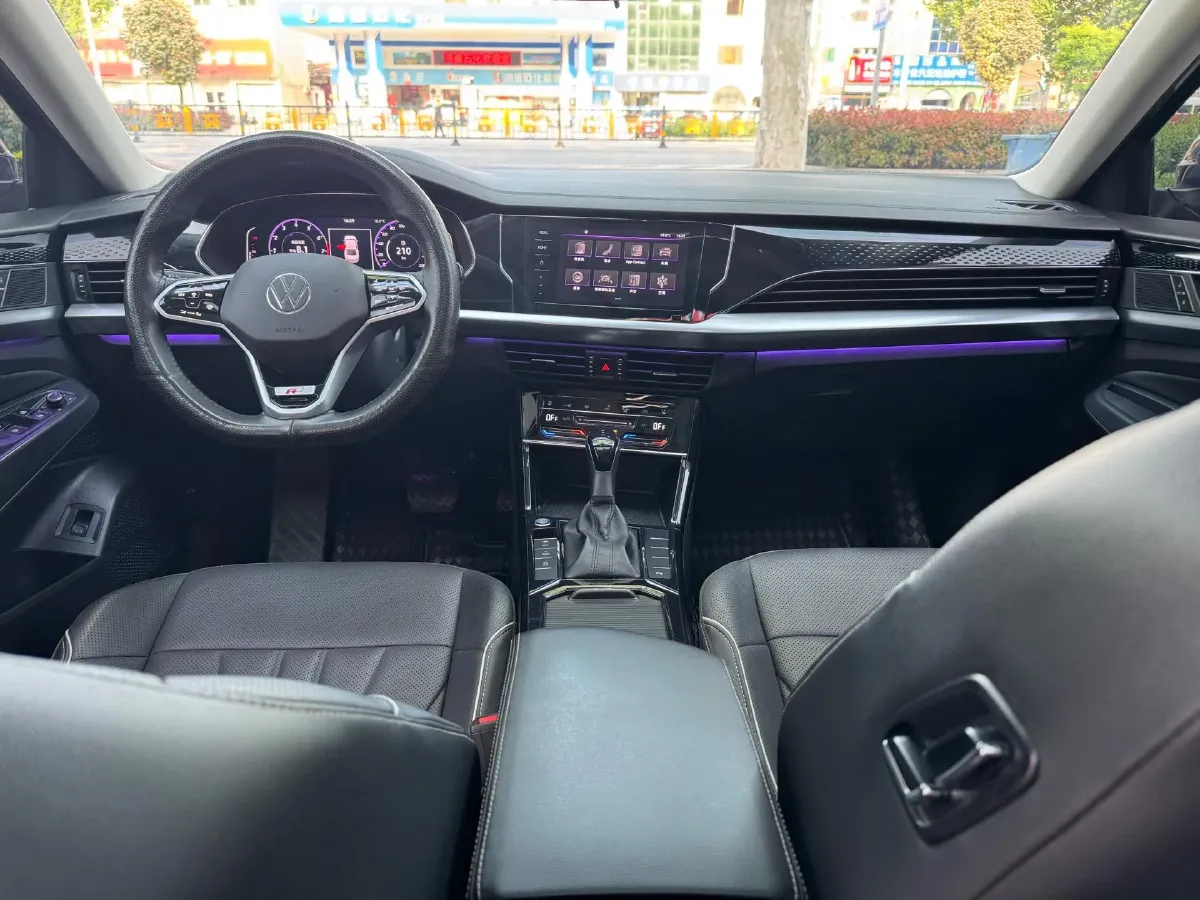 2023 Volkswagen Passat 2.0T 220HP L4 7DCT,autocango,china used car exporter,china ev exporter,chinese used car exporter,chinese used ev exporter