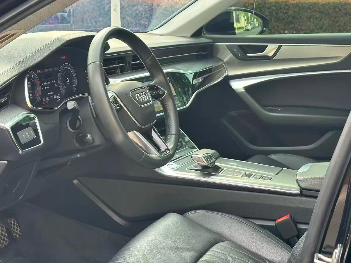 2020 Audi A6L 2.0T 190HP L4 7DCT,autocango,china used car exporter,china ev exporter,chinese used car exporter,chinese used ev exporter