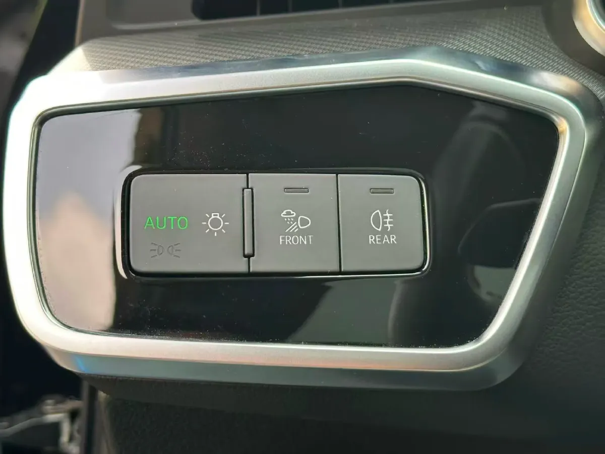 2020 Audi A6L 2.0T 190HP L4 7DCT,autocango,china used car exporter,china ev exporter,chinese used car exporter,chinese used ev exporter