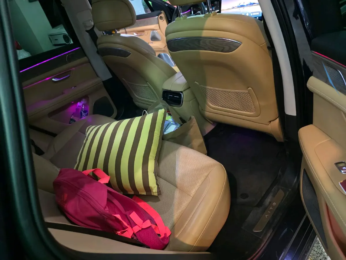 2022 AITO AITO M5 Range Extended 125HP REEV 40KWH,autocango,china used car exporter,china ev exporter,chinese used car exporter,chinese used ev exporter