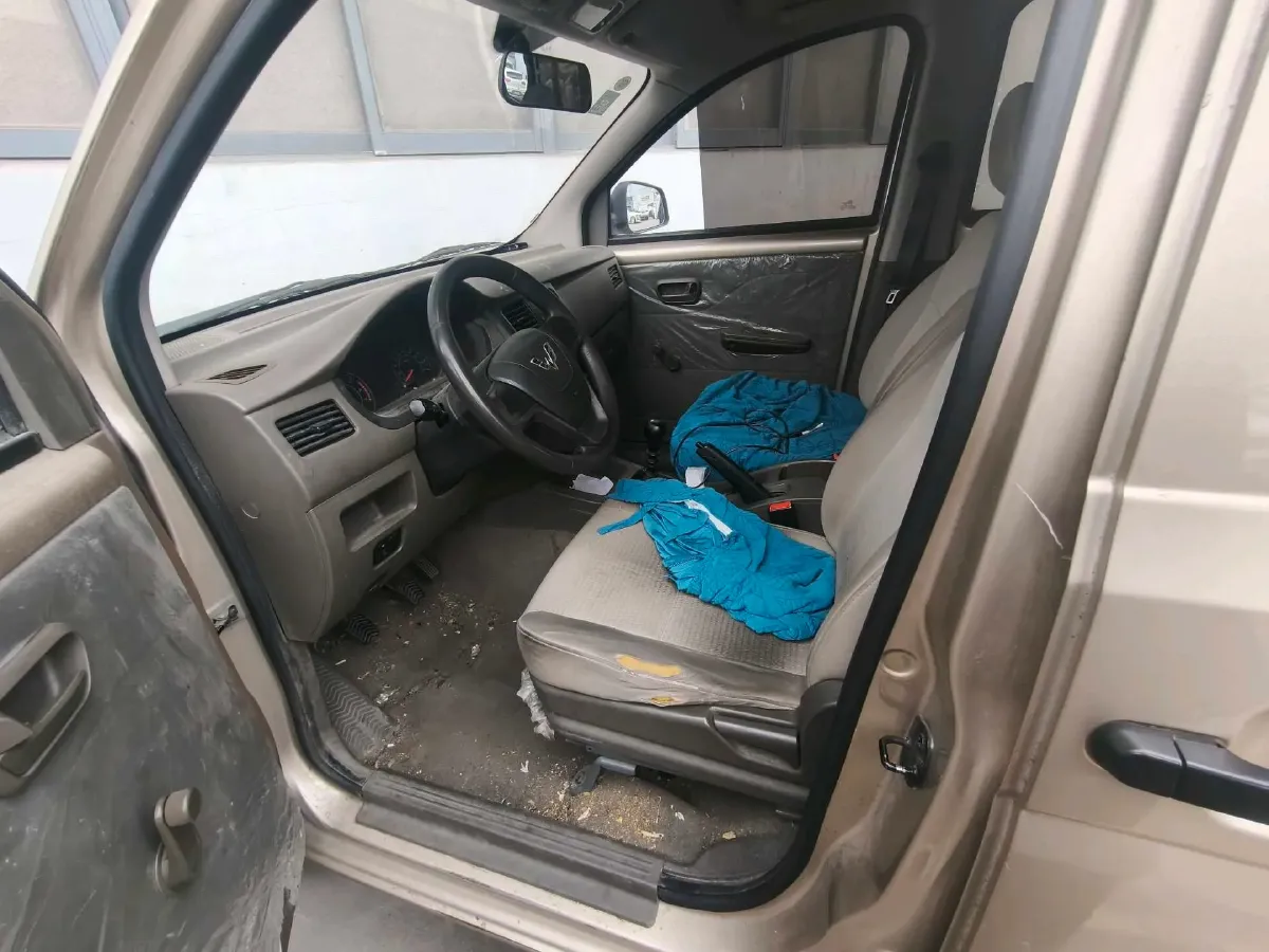 2019 WuLing RongGuang V 1.5L 99HP L4 6MT,autocango,china used car exporter,china ev exporter,chinese used car exporter,chinese used ev exporter