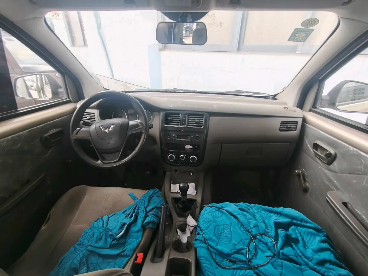 2019 WuLing RongGuang V 1.5L 99HP L4 6MT,autocango,china used car exporter,china ev exporter,chinese used car exporter,chinese used ev exporter