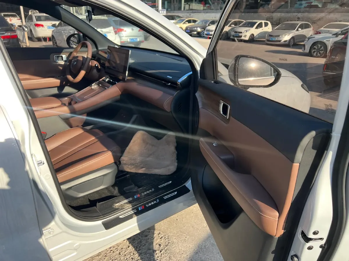 2024 WuLing XingGuangS BEV 60KWH,autocango,china used car exporter,china ev exporter,chinese used car exporter,chinese used ev exporter