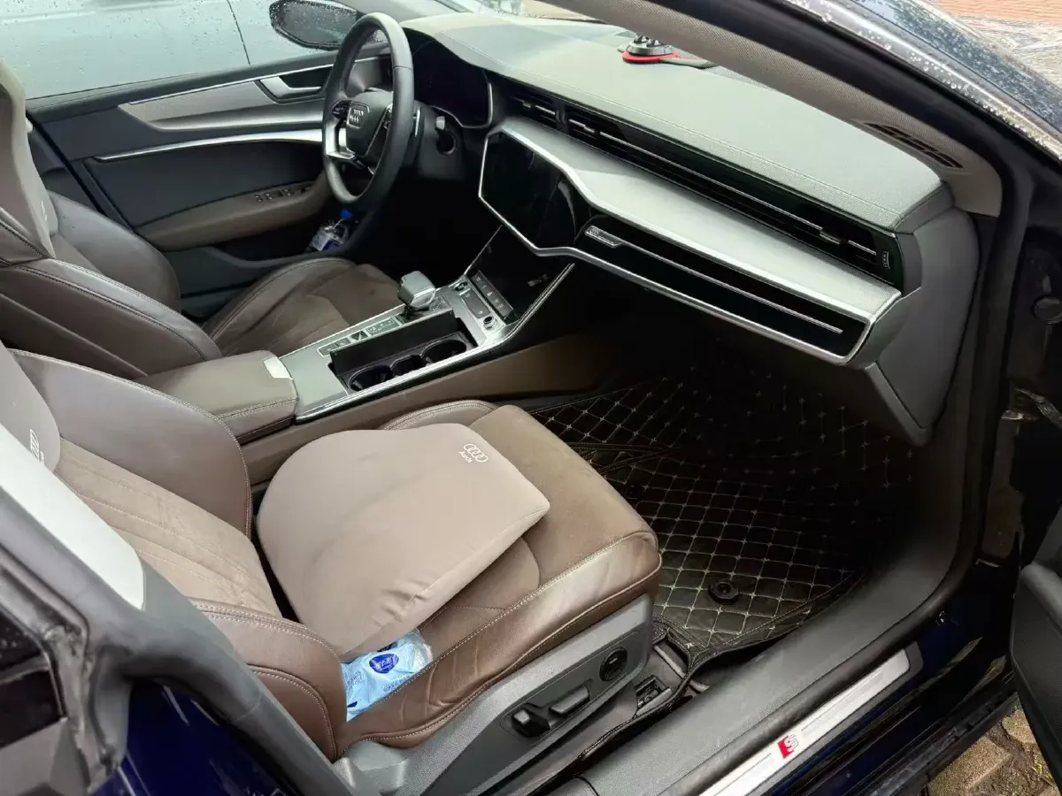 2022 Audi A7L 2.0T 245HP L4 7DCT,autocango,china used car exporter,china ev exporter,chinese used car exporter,chinese used ev exporter