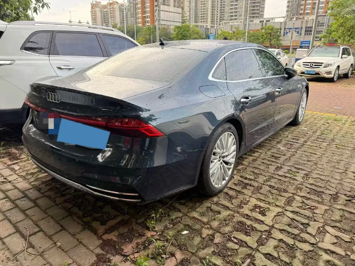 2022 Audi A7L 2.0T 245HP L4 7DCT,autocango,china used car exporter,china ev exporter,chinese used car exporter,chinese used ev exporter