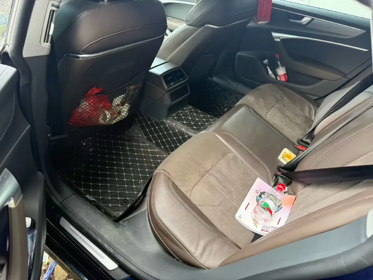 2022 Audi A7L 2.0T 245HP L4 7DCT,autocango,china used car exporter,china ev exporter,chinese used car exporter,chinese used ev exporter