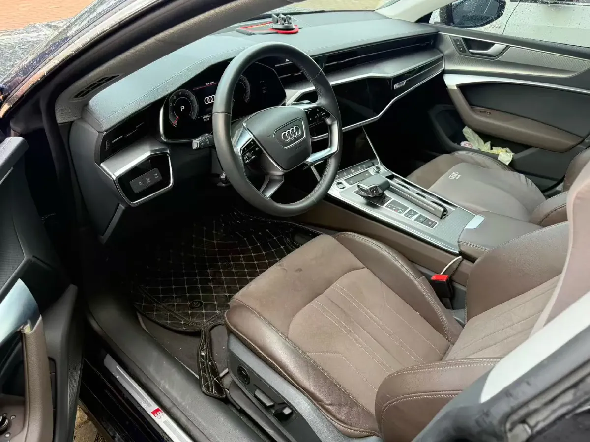 2022 Audi A7L 2.0T 245HP L4 7DCT,autocango,china used car exporter,china ev exporter,chinese used car exporter,chinese used ev exporter