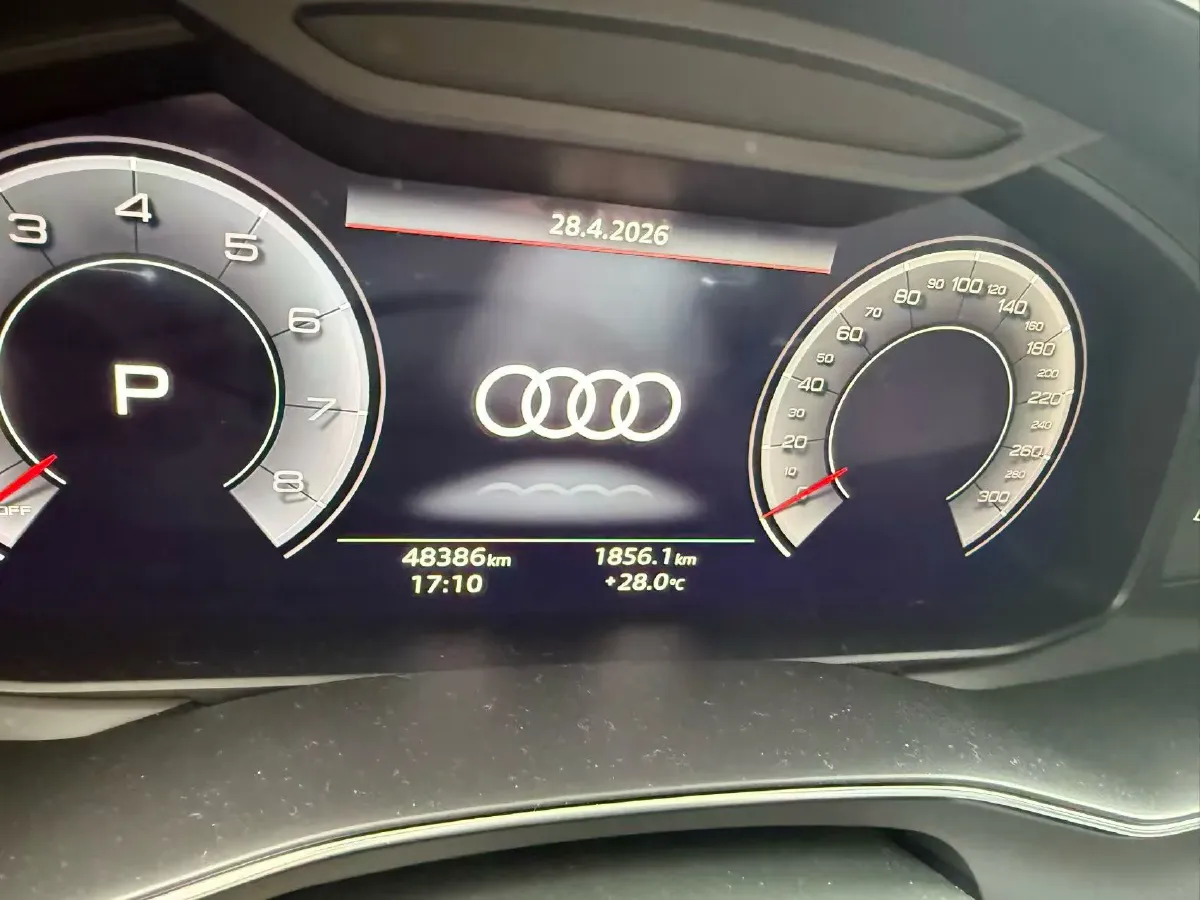 2022 Audi A7L 2.0T 245HP L4 7DCT,autocango,china used car exporter,china ev exporter,chinese used car exporter,chinese used ev exporter