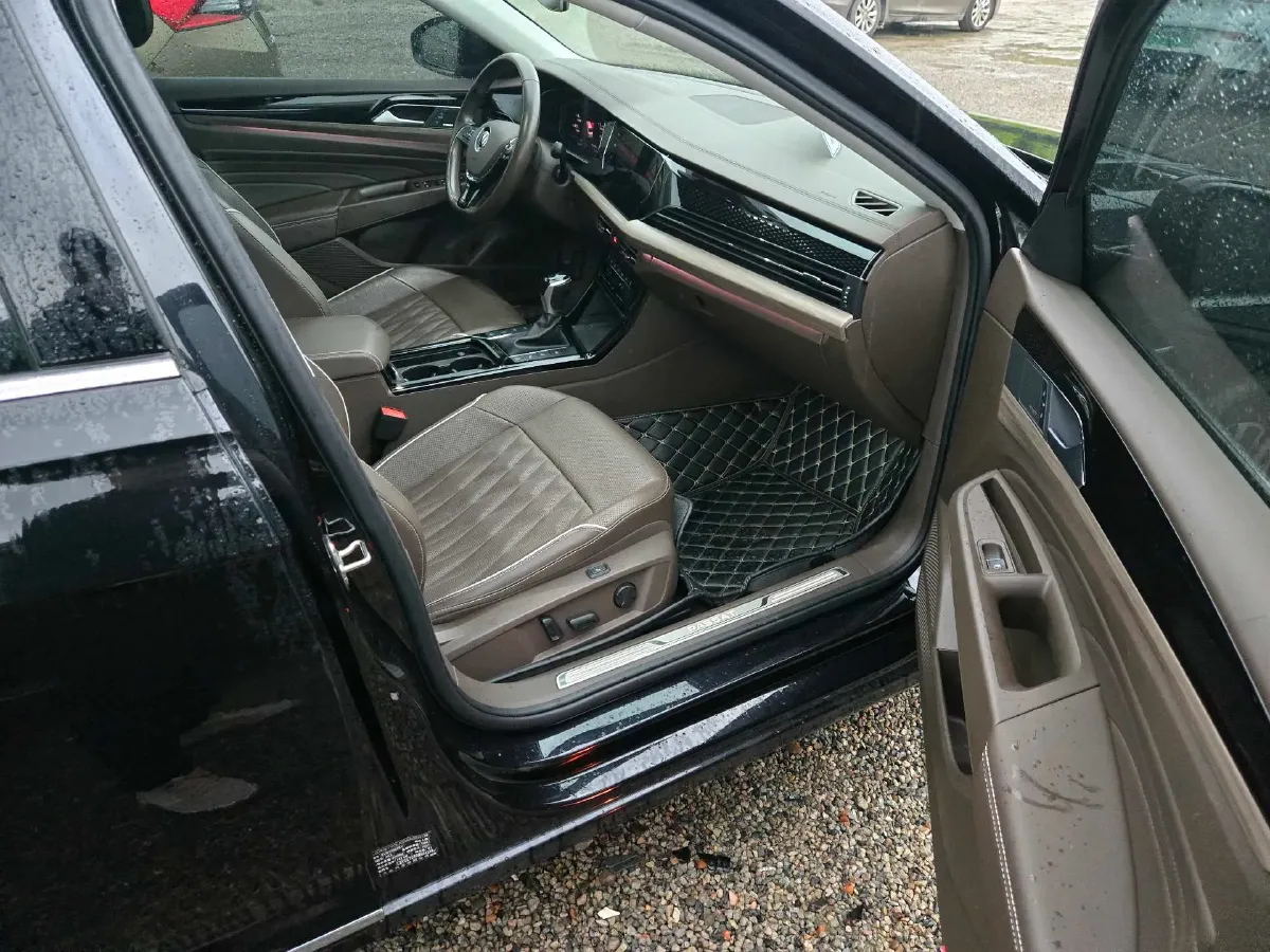 2021 Volkswagen Passat 2.0T 220HP L4 7DCT,autocango,china used car exporter,china ev exporter,chinese used car exporter,chinese used ev exporter